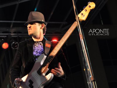 Huey Lewis & The News - Opening Act | Photo: Aponte Studios