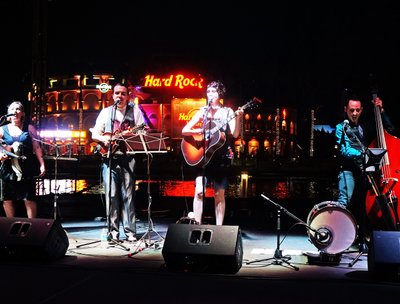 Universal Orlando w/The Floridanas | Photo: Kavode Entertainment