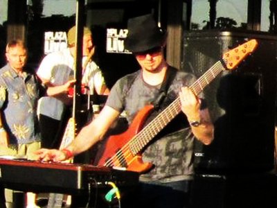 Bass & keys at the same time | Photo: Jeannie Harris