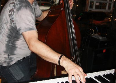 Upright bass & keys at the same time | Photo: Kavode Entertainment