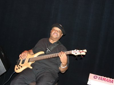 Elder T! - A bad bass playing man