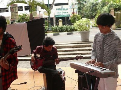 "FROM SWEAT TO DEATH" at Stasiun Cikini by Generasi Matahari on12 June 2010