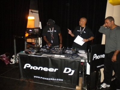 eam Allstars/Pioneer Dj @ Mez SPorts MMA event Hollywood5/12/10 www.teamallstars.com 