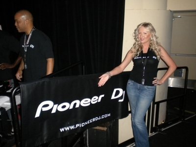 eam Allstars/Pioneer Dj @ Mez SPorts MMA event Hollywood5/12/10 www.teamallstars.com 