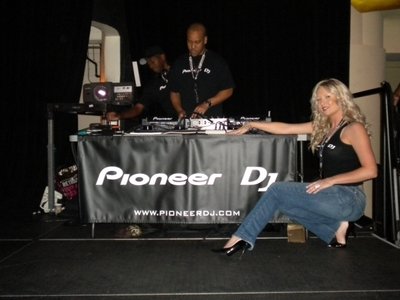 eam Allstars/Pioneer Dj @ Mez SPorts MMA event Hollywood5/12/10 www.teamallstars.com 