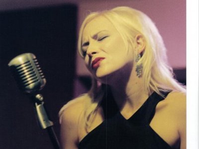 Suzanne Grzanna Singing at The Jazz Estate