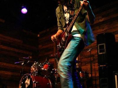 Jasper Bleu - Guitar