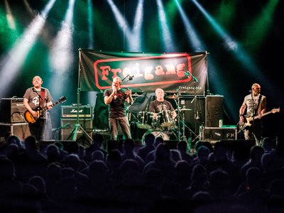 Arena 042816 Toy Dolls