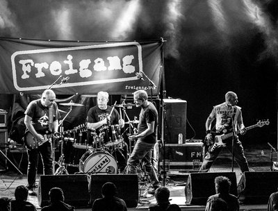 Arena 042816 Toy Dolls