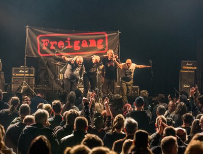 Arena 042816 Toy Dolls