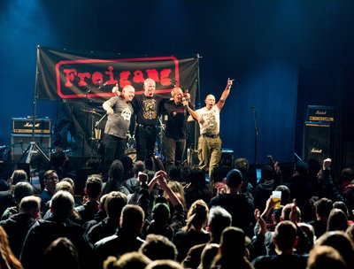Arena 042816 Toy Dolls