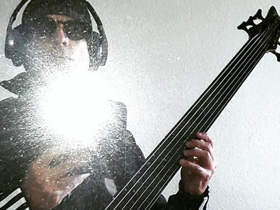 6-String Fretless and me.