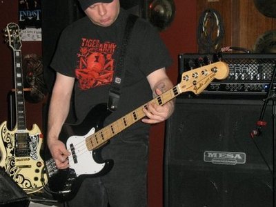 Ronnie Keats - Bass