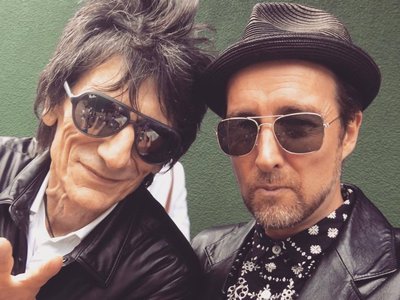 Rolling with Ronnie! Top geezer!