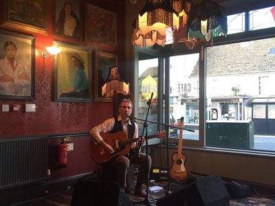 Como Lounge in Witney. Lovely photo taken by Ms Autumn Witney Music Woman 😄