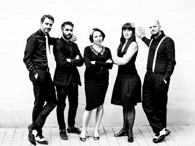 Soundelicious, four singers, one guitar