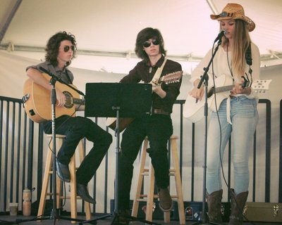Olivia Ooms and the Resistors photo