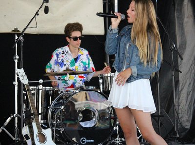Olivia Ooms and the Resistors photo