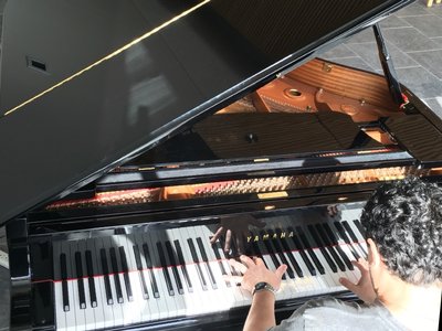 Hanging out at the Piano of Hope