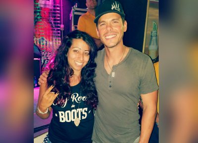 NIKKI BRIAR PERFORMS WITH GRANGER SMITH 