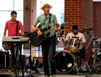 Gordy Garris performs at Delta College August 18th, 2016