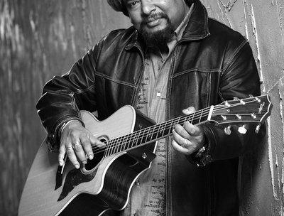 Navaka, Singer/Songwriter/Guitarist