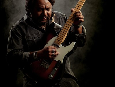 Navaka, Singer/Songwriter/Guitarist