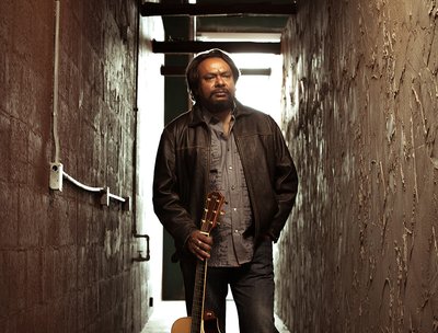 Navaka, Singer/Songwriter/Guitarist