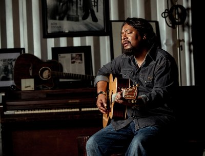 Navaka, Singer/Songwriter/Guitarist