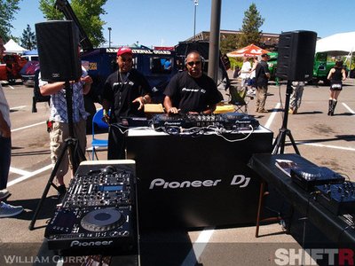 Allstars/Pioneer Dj demo team  Weslochan and MjFunkyfingers live @Extreme Autofest Reno 2010