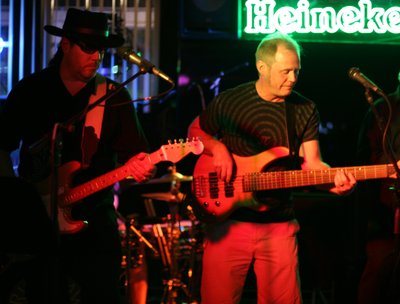 Doctor Move and Hans-Tronic in action.  Photo:  Gayle Mangan Kassal