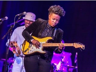 #lyric #mavisstaples #avlsoul #orangepeel #vip #pavedtheway #strongblackwomen #powerhouses
@the_oran