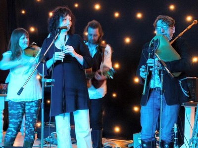 Babelfish with guest artist - the amazing Lindy Saiorse