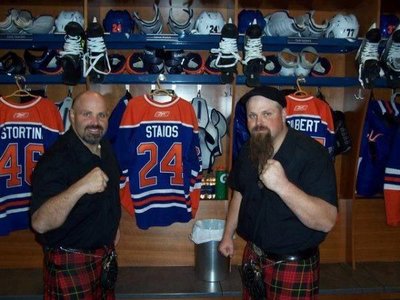 Campbell Brothers/Mudpipers Edmonton Oilers dressing Room photo by Gord Redel