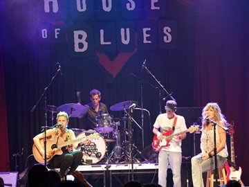 THE BLONDE BOMBERS photo
