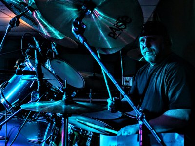 Chris throws down a sic groove