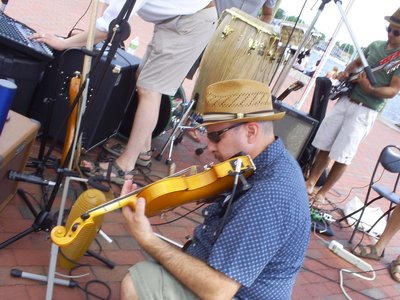 Gonzo tunning his violin