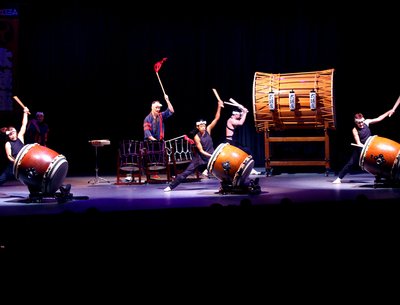 Taikoza playing Hachijo
