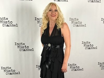Suzanne at the Red Carpet - Indie Music Channel Awards 2017