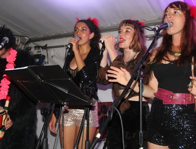 Fantastic singers with sparkles and feathers! 