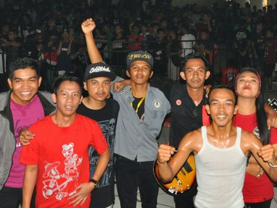 live from menolak lupa