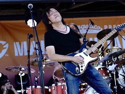 Toshi Yanagi photo