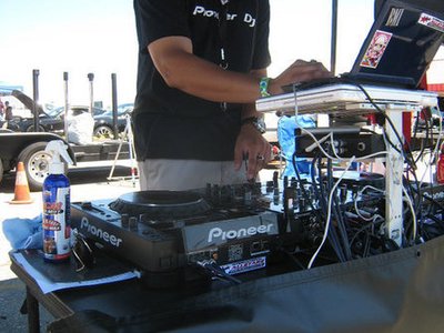 MazFest2010-Weslochan in the mix!!!