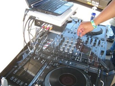 MazFest2010-Weslochan in the mix!!!