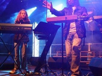 Playing the thermin live