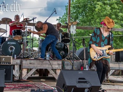 The Dana Gaynor Band photo