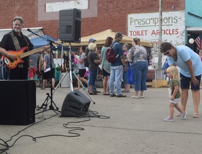 Pioneer Days in Whitney - Randall with the Merseymen's Youngest Fan