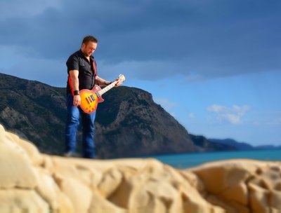 Bomba Rock  (Gavin Baxter) photo