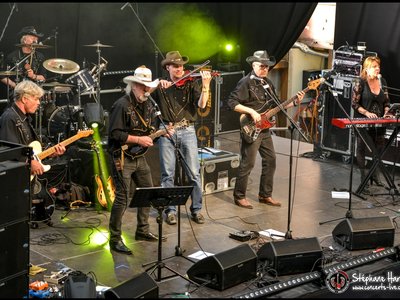 NEW COUNTRY RAIN photo