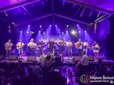 NEW COUNTRY RAIN photo